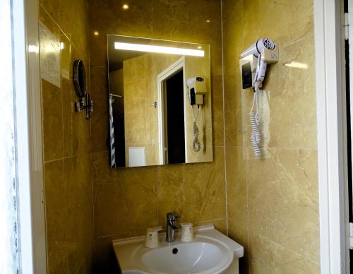 Habitación Doble - 2 camas del hotel Belgrand. Foto 17