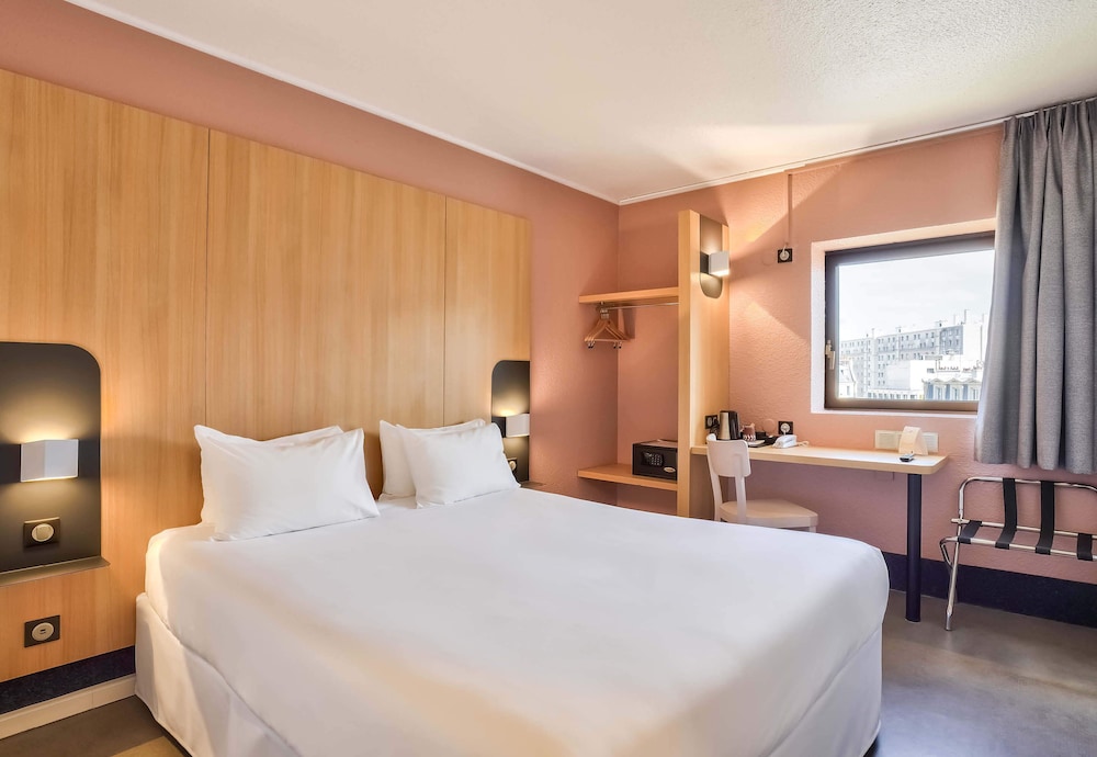 Habitación doble, accesible en silla de ruedas del hotel B&B Paris 17 Batignolles 3 étoiles. Foto 2