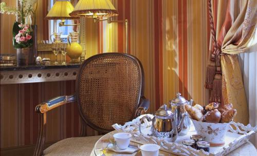 Habitación Doble Estándar del hotel Chambiges Elysées. Foto 6