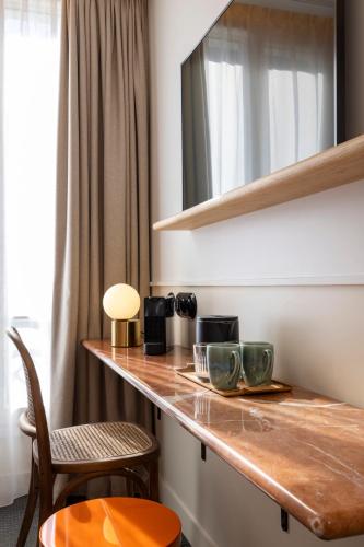 Very Bonne Chambre with Balcony del hotel Dadou Paris. Foto 1