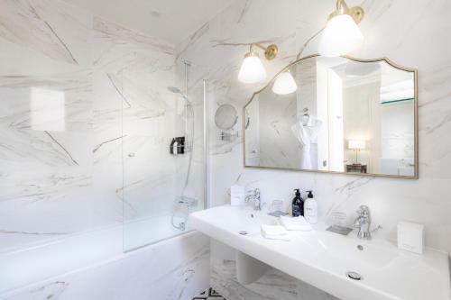 Habitación Doble Deluxe con balcón del hotel Hotel Claridge