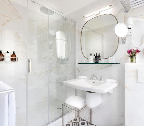 Habitación Deluxe del hotel Hotel Claridge. Foto 5