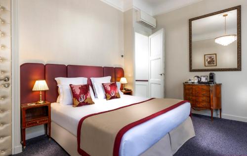 Habitación Deluxe del hotel Hotel Claridge. Foto 11