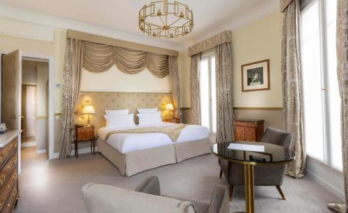 Suite Junior de esquina del hotel Hotel Claridge