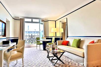 Suite Executive de 1 dormitorio con vistas a los Campos Elíseos del hotel Fraser Suites Le Claridge Champs-Elysées. Foto 1