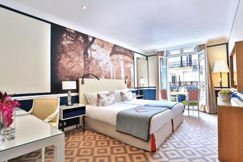 Suite Deluxe con vistas al patio del hotel Fraser Suites Le Claridge Champs-Elysées. Foto 1
