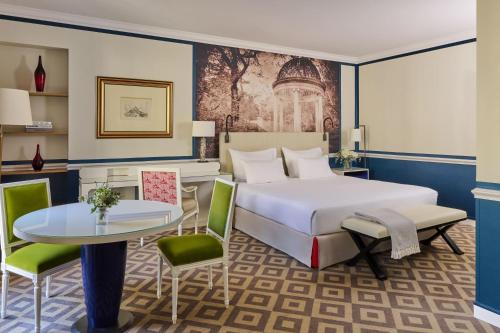 Suite Deluxe con vistas al patio del hotel Fraser Suites Le Claridge Champs-Elysées. Foto 4