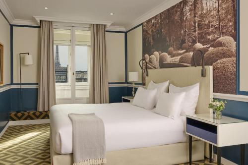 Suite Executive de 1 dormitorio con vistas a los Campos Elíseos del hotel Fraser Suites Le Claridge Champs-Elysées. Foto 2