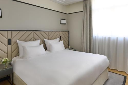 Suite Premier de 1 dormitorio del hotel Fraser Suites Le Claridge Champs-Elysées. Foto 3