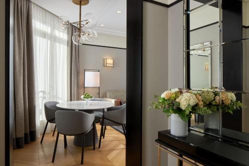Suite Premier de 1 dormitorio del hotel Fraser Suites Le Claridge Champs-Elysées. Foto 4