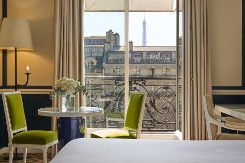 Suite Executive con vistas a los Campos Elíseos del hotel Fraser Suites Le Claridge Champs-Elysées. Foto 2