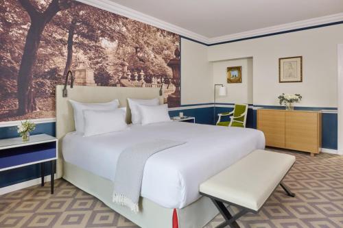 Suite Executive de 2 dormitorios con vistas a los Campos Elíseos del hotel Fraser Suites Le Claridge Champs-Elysées. Foto 4