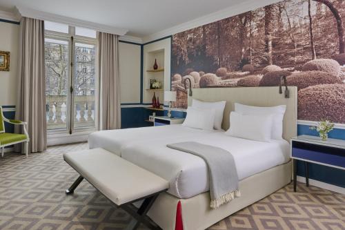 Suite Executive de 2 dormitorios con vistas a los Campos Elíseos del hotel Fraser Suites Le Claridge Champs-Elysées. Foto 11