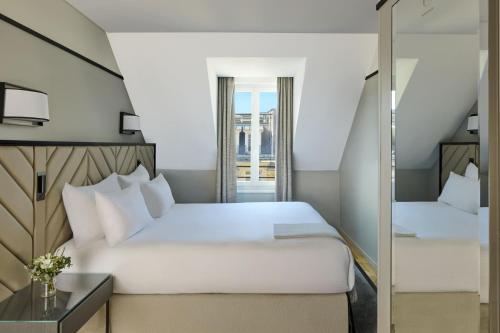 Suite Premier de 2 dormitorios del hotel Fraser Suites Le Claridge Champs-Elysées. Foto 2