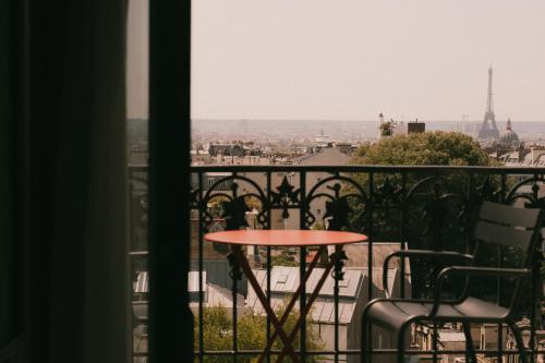 Privilege Room – Eiffel Tower View & Balcony del hotel Terrass