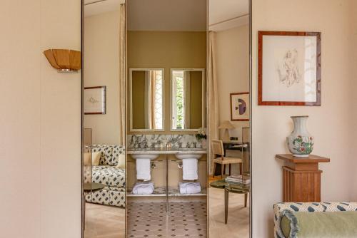 Habitación Deluxe del hotel Saint James Paris. Foto 4