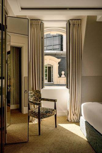 Habitación Triple del hotel Saint James Paris. Foto 6