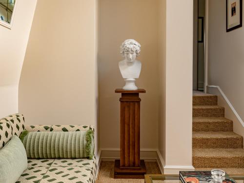 Suite del hotel Saint James Paris. Foto 2