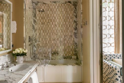 Suite Junior del hotel Saint James Paris. Foto 1