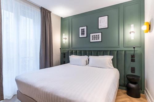 Habitación Superior con cama extragrande del hotel Elysee Secret