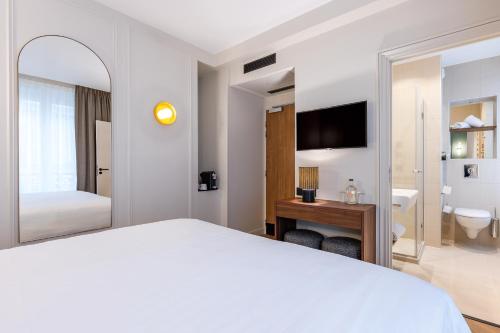 Habitación Superior con cama extragrande del hotel Elysee Secret. Foto 4