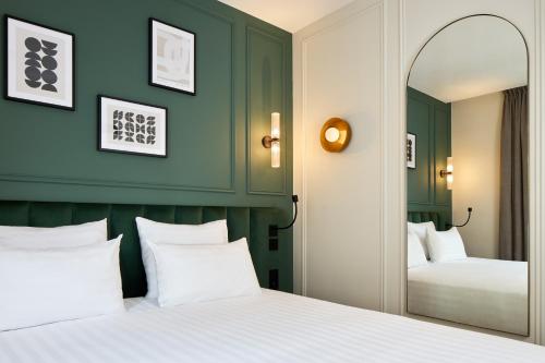 Habitación Superior con cama extragrande del hotel Elysee Secret. Foto 6