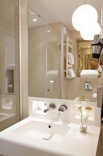 Suite con cama extragrande del hotel Elysee Secret. Foto 4