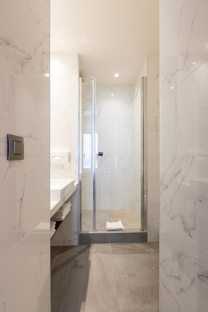 Habitación individual estándar del hotel Prince Albert Lyon Bercy. Foto 4