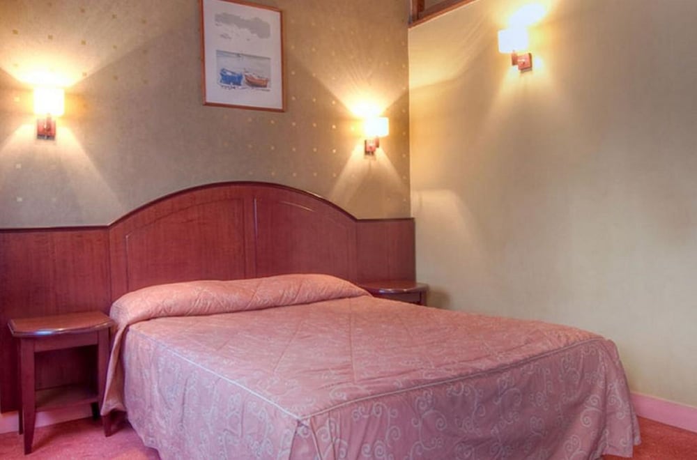 Habitación con 2 camas individuales del hotel Le Faubourg. Foto 4