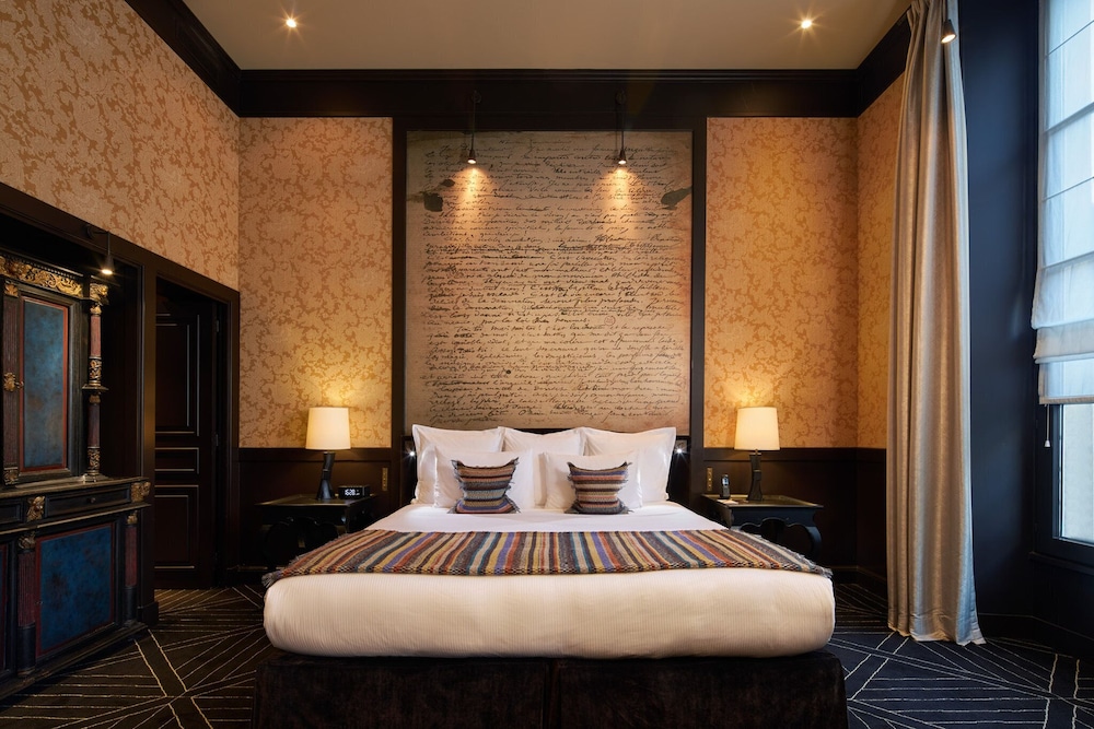 Suite del hotel PAVILLON DE LA REINE