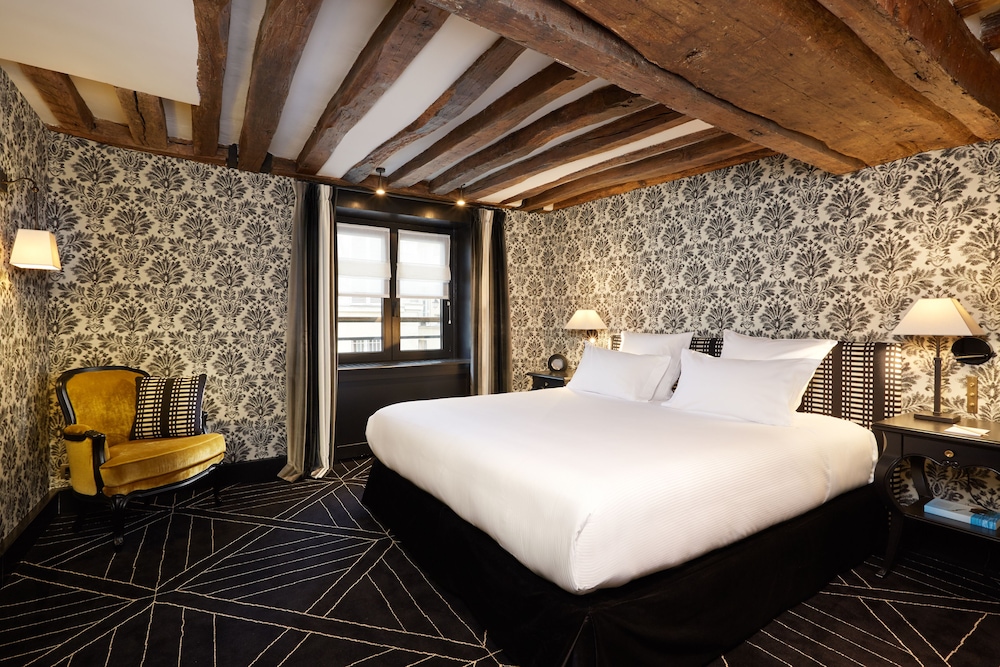 Suite junior (Prestige) del hotel PAVILLON DE LA REINE. Foto 1