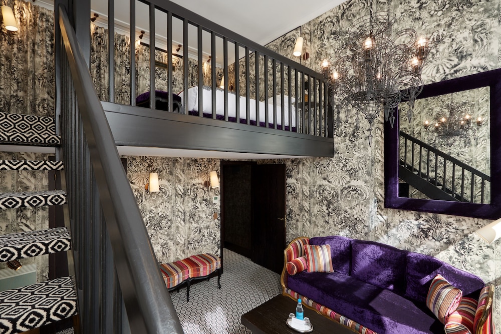 Suite junior del hotel PAVILLON DE LA REINE. Foto 6