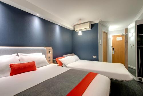 Standard Double Room with Sofa Bed and Free Hot Breakfast del hotel Holiday Inn Express London - Dartford, An Ihg. Foto 1