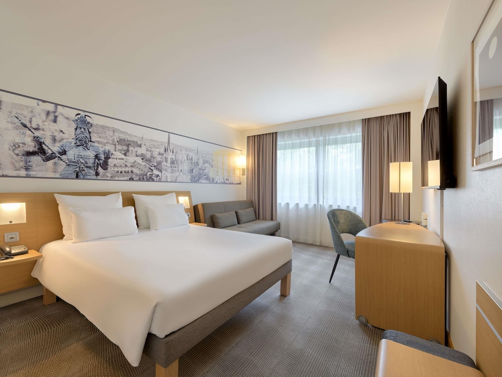 Habitación Estándar con 1 cama doble y sofá del hotel Novotel Aachen City
