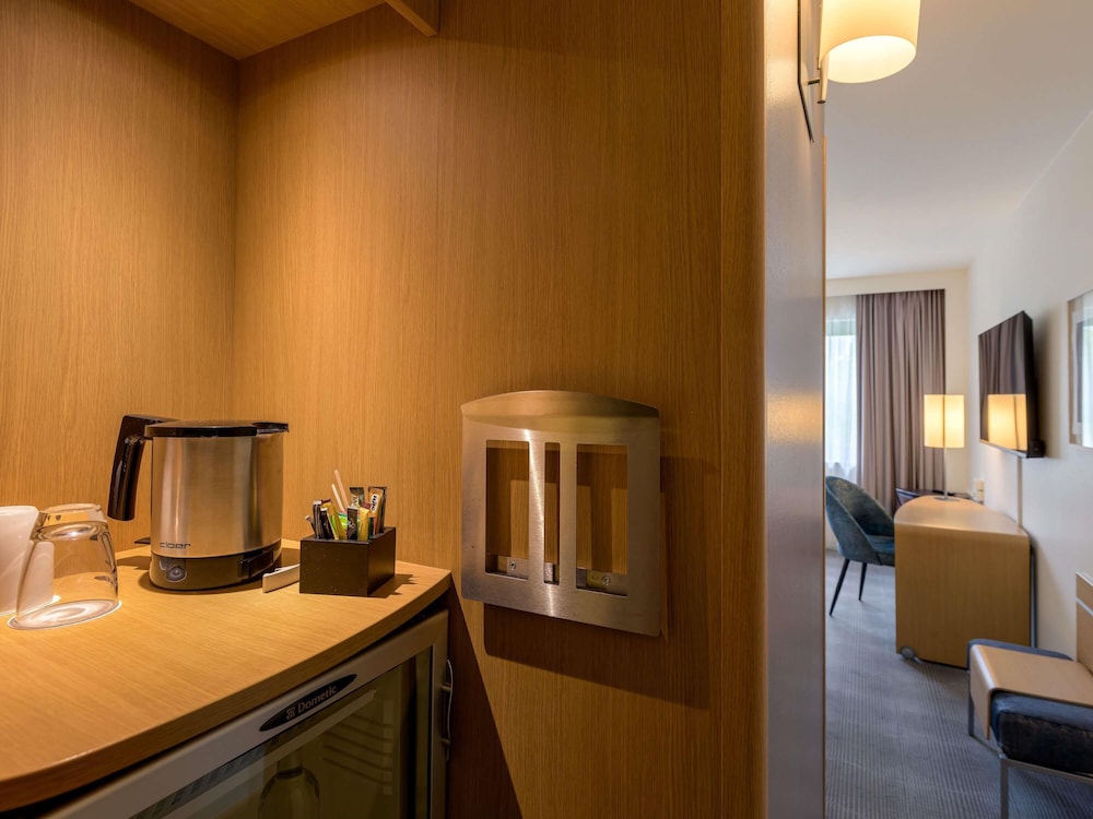 Habitación estándar con camas individuales del hotel Novotel Aachen City. Foto 2