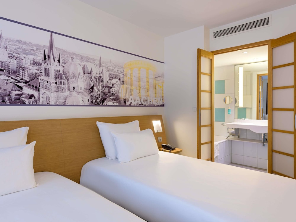 Habitación estándar con camas individuales del hotel Novotel Aachen City. Foto 6