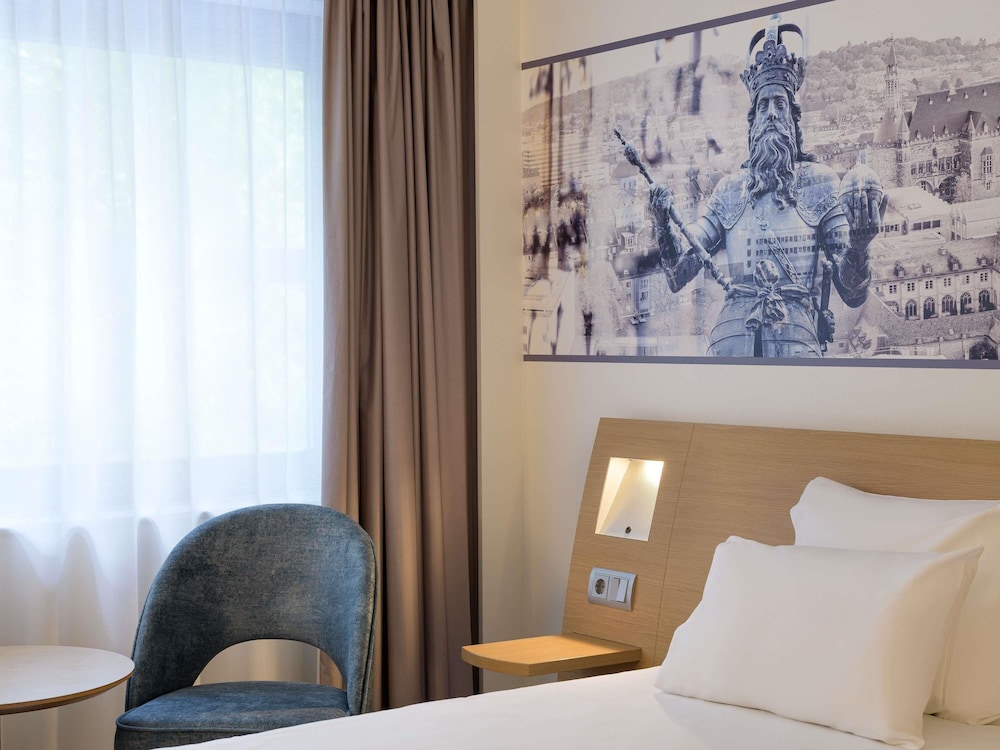 Habitación estándar con camas individuales del hotel Novotel Aachen City. Foto 7