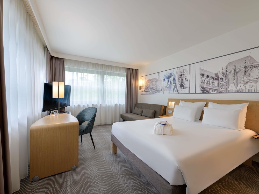 Habitación Ejecutiva con 1 cama doble y sofá del hotel Novotel Aachen City