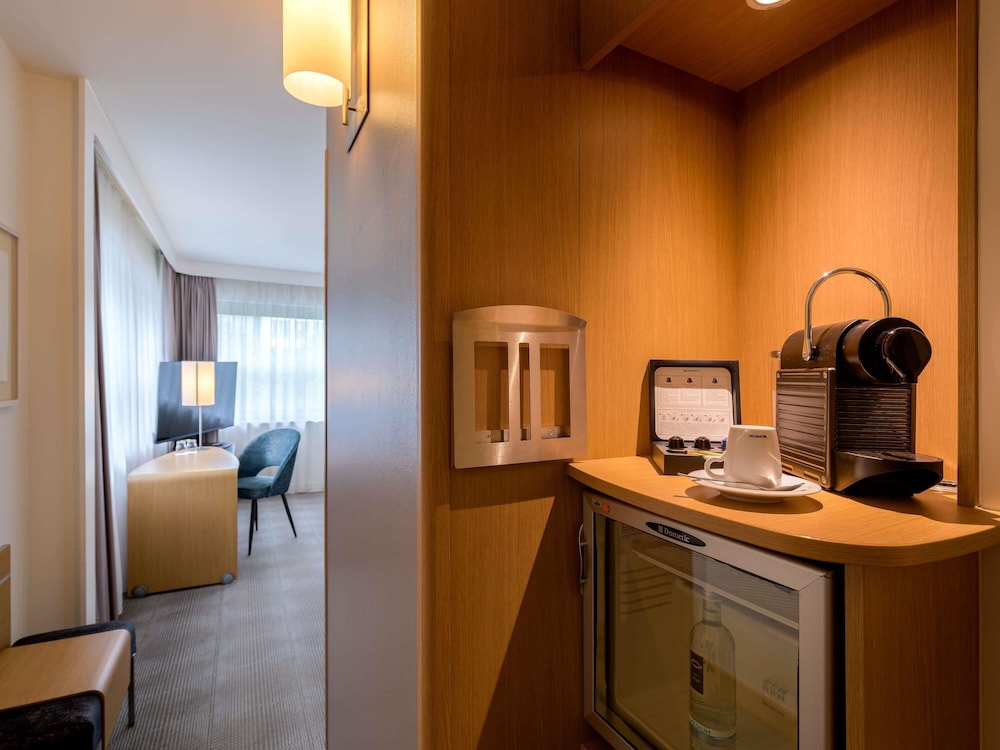 Habitación Ejecutiva con 1 cama doble y sofá del hotel Novotel Aachen City. Foto 4