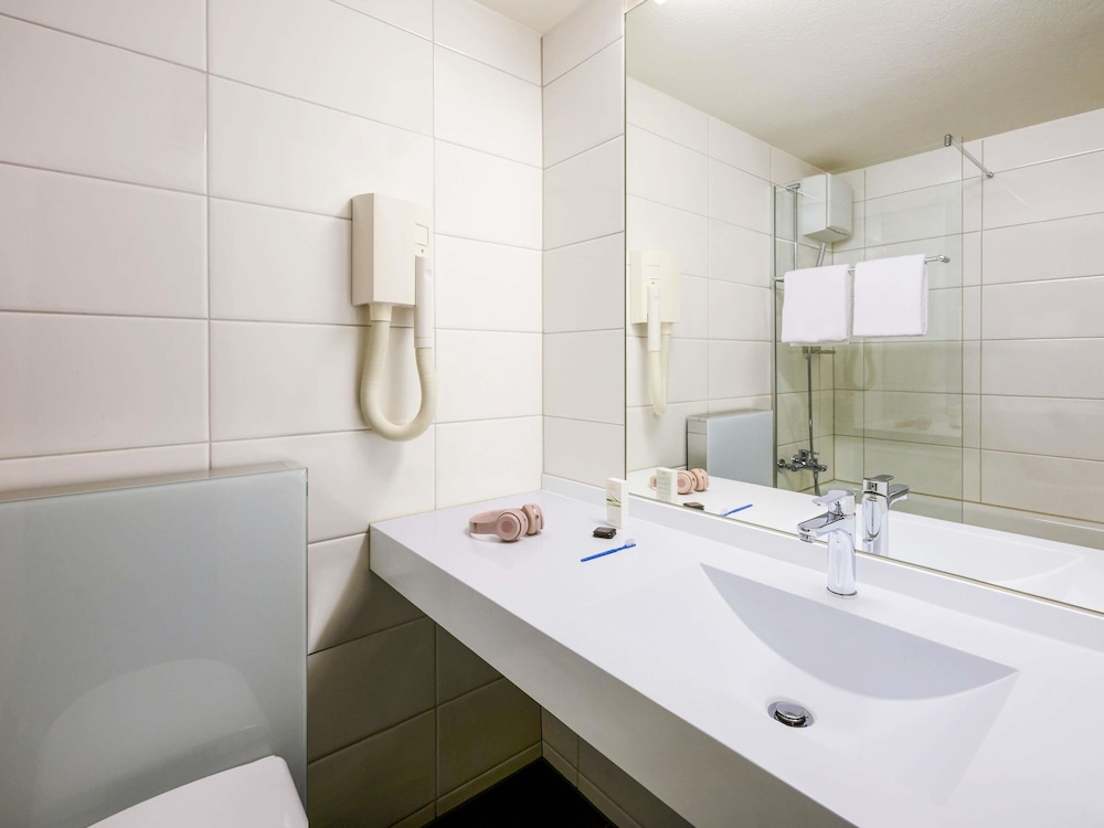 Habitación Standard con cama doble del hotel Ibis Zurich Adliswil. Foto 2