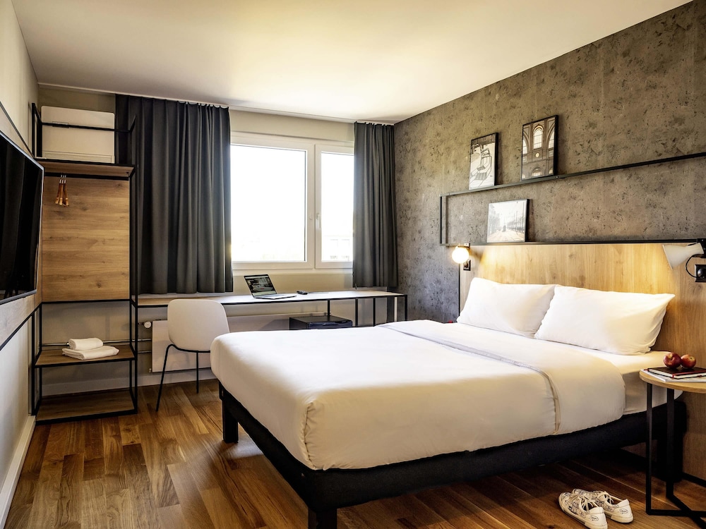 Habitación de categoría superior con 1 cama doble del hotel Ibis Zurich Adliswil