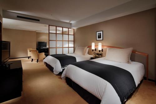 Suite Junior con 2 camas individuales del hotel Granvia Kyoto. Foto 6