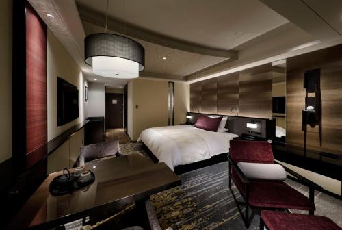 Habitación Doble Deluxe con acceso al club lounge - No fumadores del hotel Granvia Kyoto. Foto 8