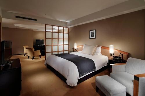 Suite Junior con cama extragrande del hotel Granvia Kyoto. Foto 7
