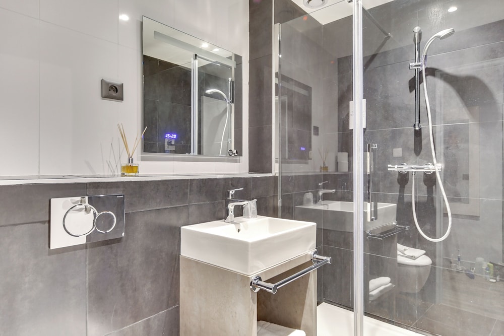 Habitación cuádruple del hotel Kyriad Paris 12 - Nation. Foto 4