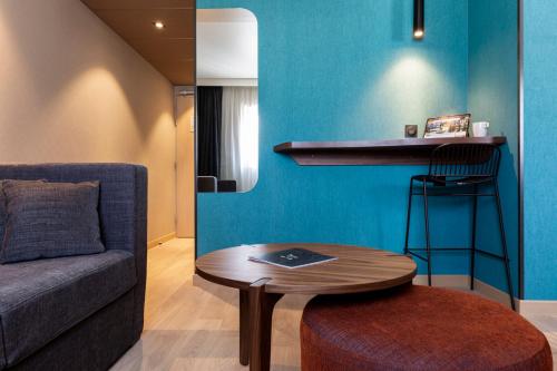 Suite del hotel Oceania Paris Porte De Versailles. Foto 1