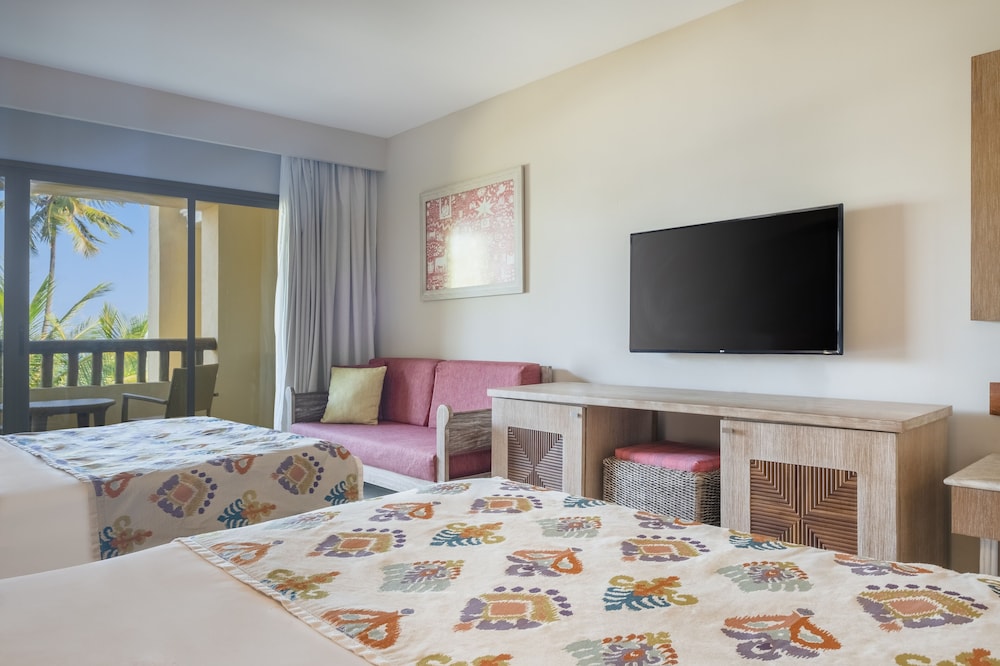 Habitación Premium doble, frente al mar del hotel Iberostar Waves Bahia. Foto 1