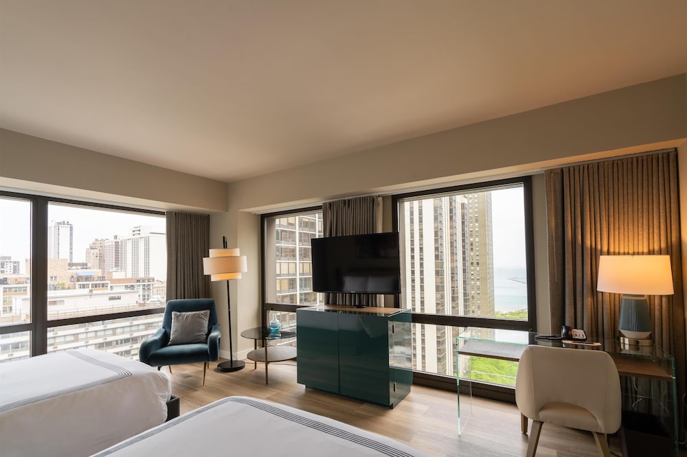 2 camas dobles con vistas al lago del hotel Thompson Chicago, Part Of Hyatt. Foto 1