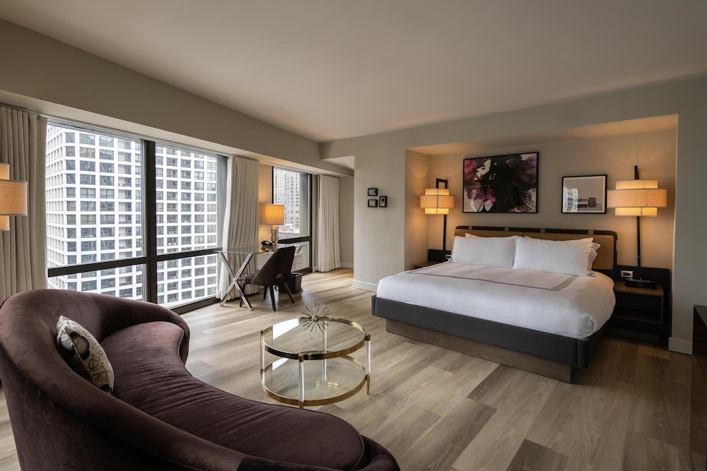 1 cama king size en esquina del hotel Thompson Chicago, Part Of Hyatt. Foto 2