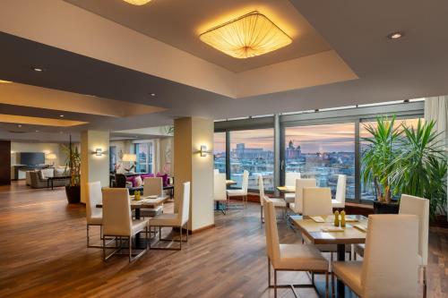 Suite con acceso al salón del hotel Radisson Blu Bucharest